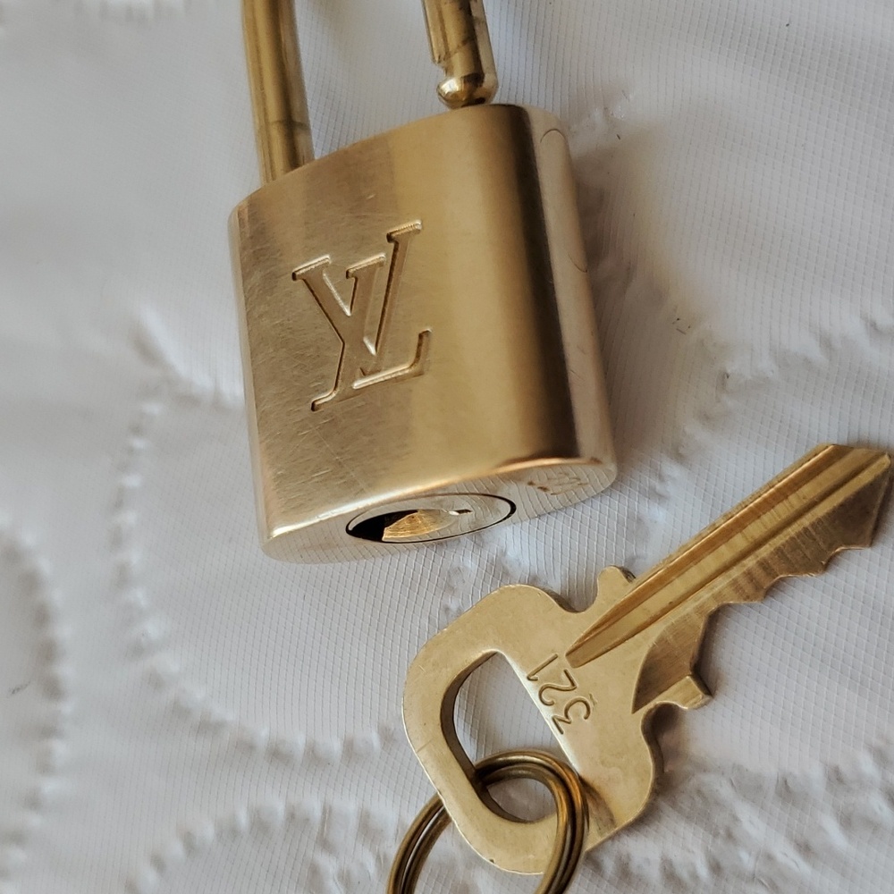 #321 Louis Vuitton Lock and Key with Chain Necklace - Picture 8 of 12